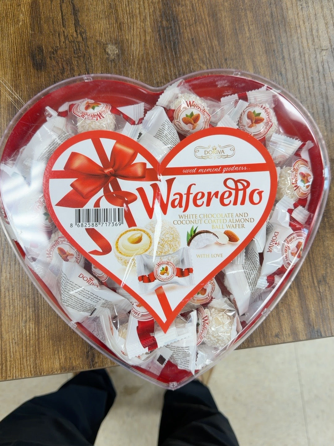 Doriva Waferetto heart-shaped box front